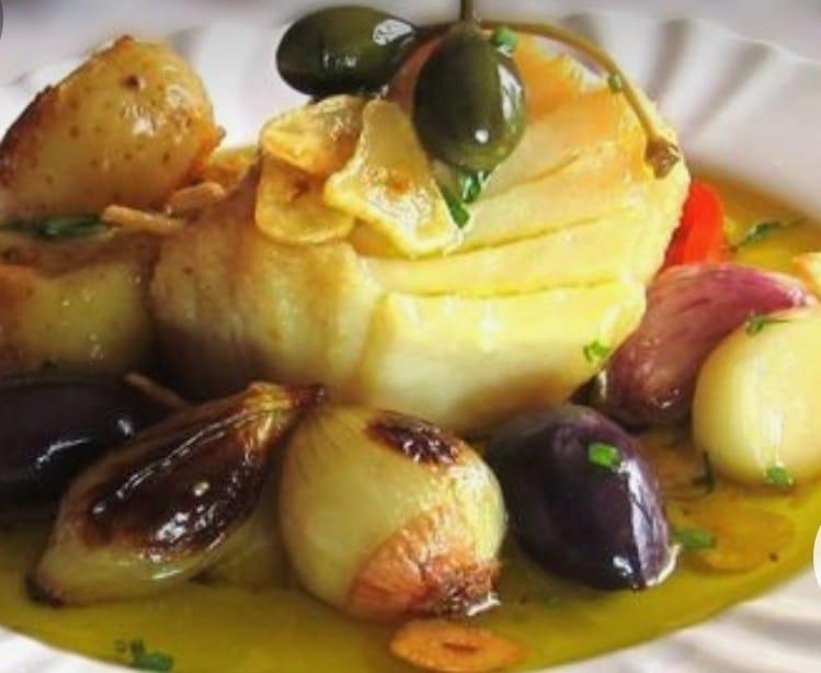 Bacalhau fica melhor com vinho tinto ou com vinho branco?