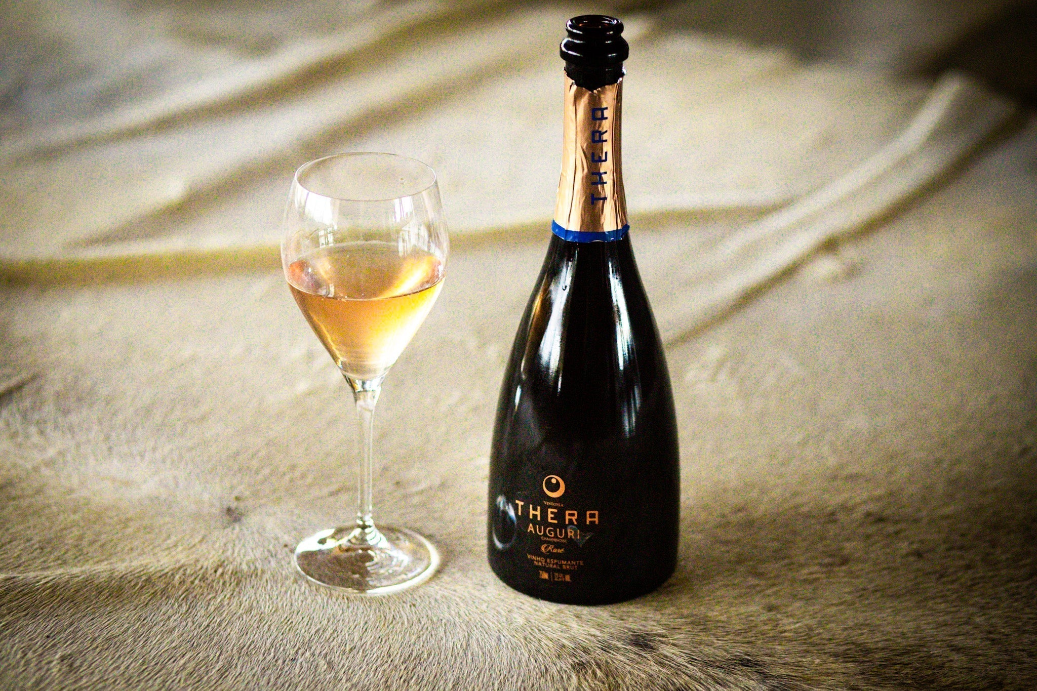 Vinícola Thera lança espumante brut rosé com 24 meses de autólise